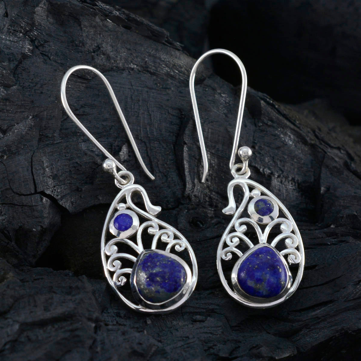 Hana Blue Minimal Toi et Moi Dangle Earring