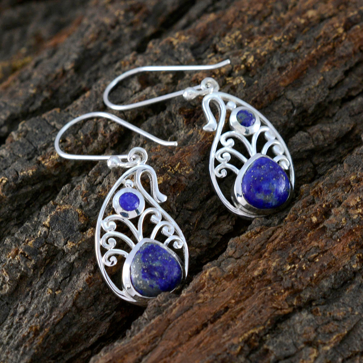 Hana Blue Minimal Toi et Moi Dangle Earring