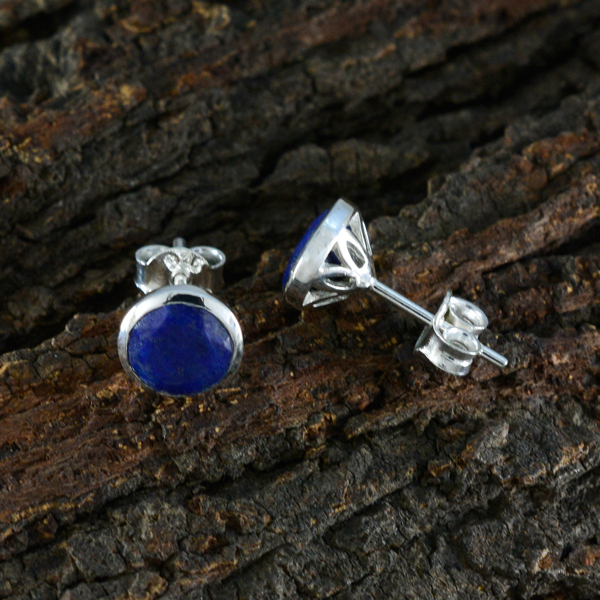 Yasmin Blue Delicate Solitaire Stud Earring