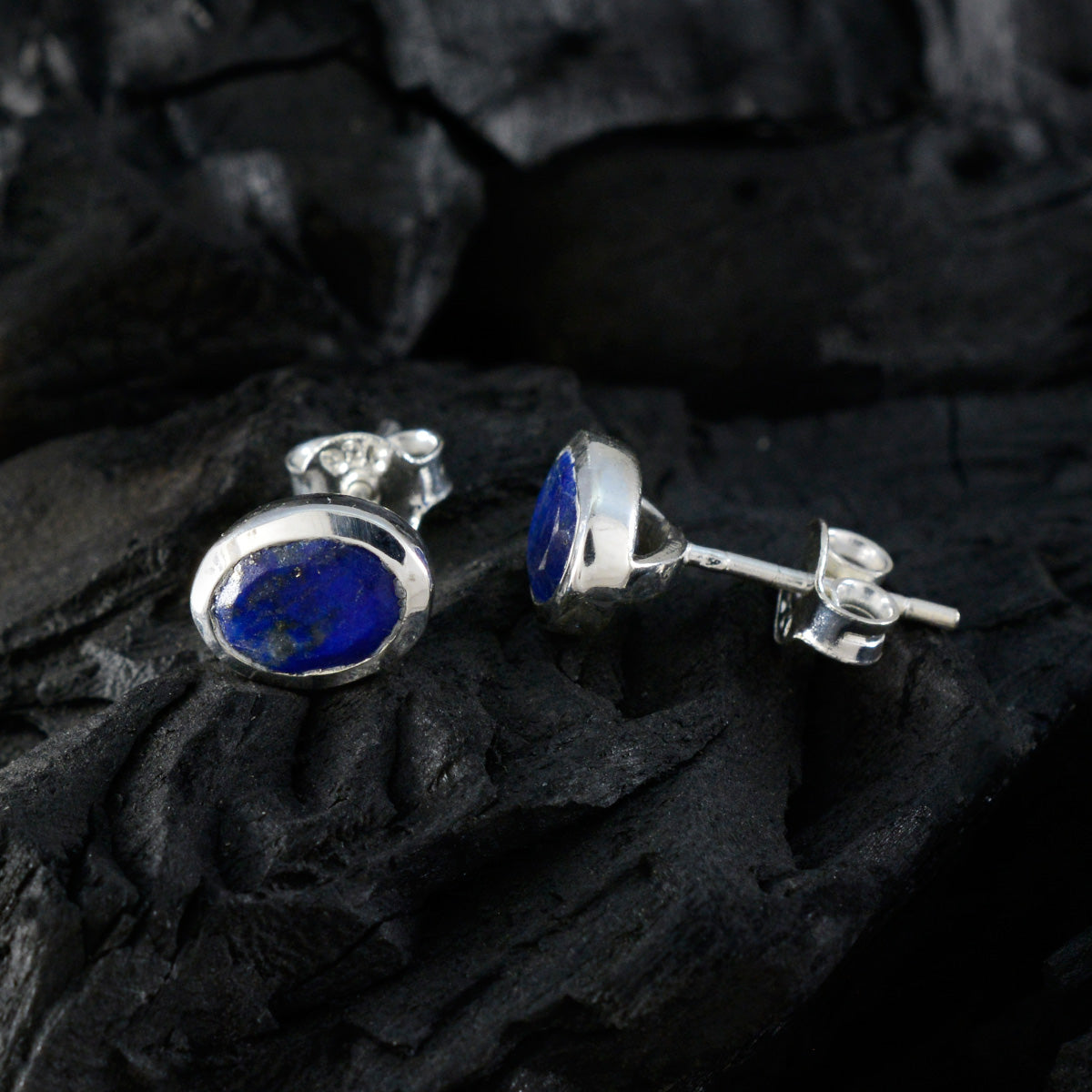 Ling Blue Delicate Solitaire Stud Earring