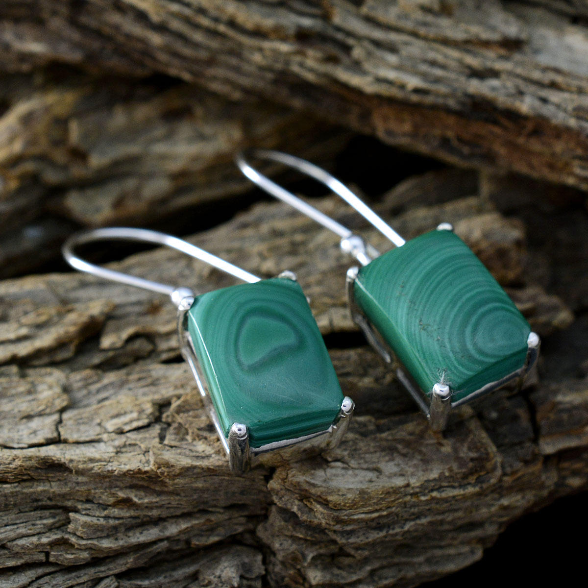 Nella Green Minimal Solitaire Dangle Earring