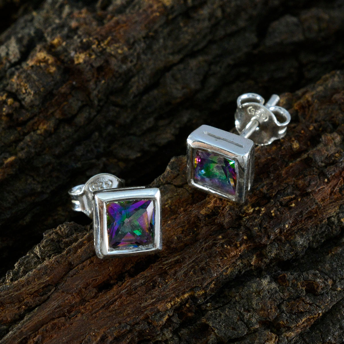 Ángeles multicolor Delicate Solitaire Stud Earring