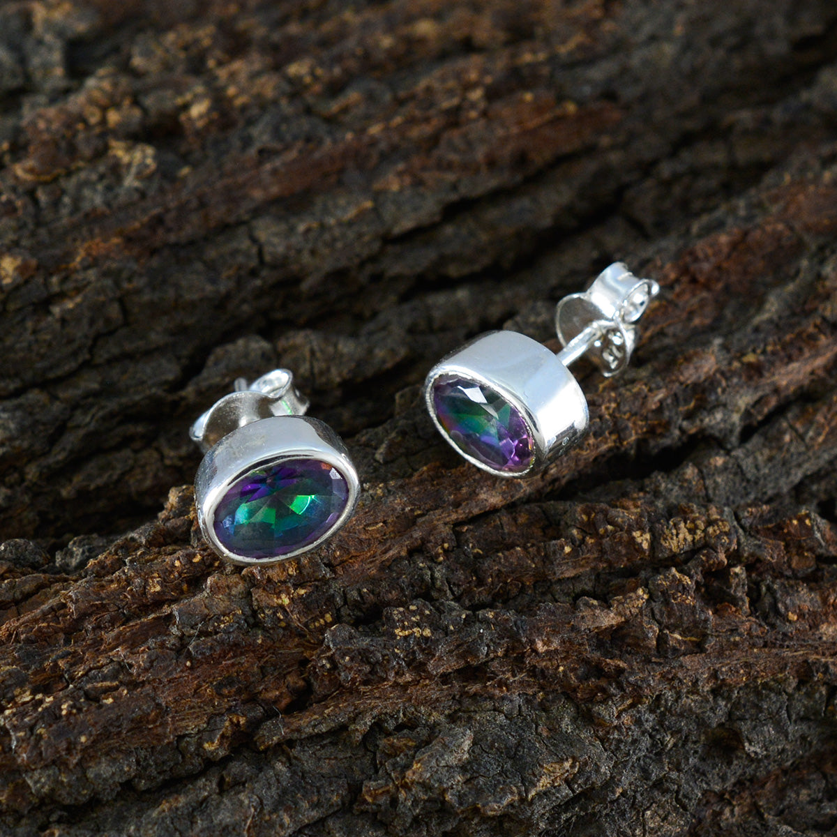 Lucia multicolor Elegant Solitaire Stud Earring
