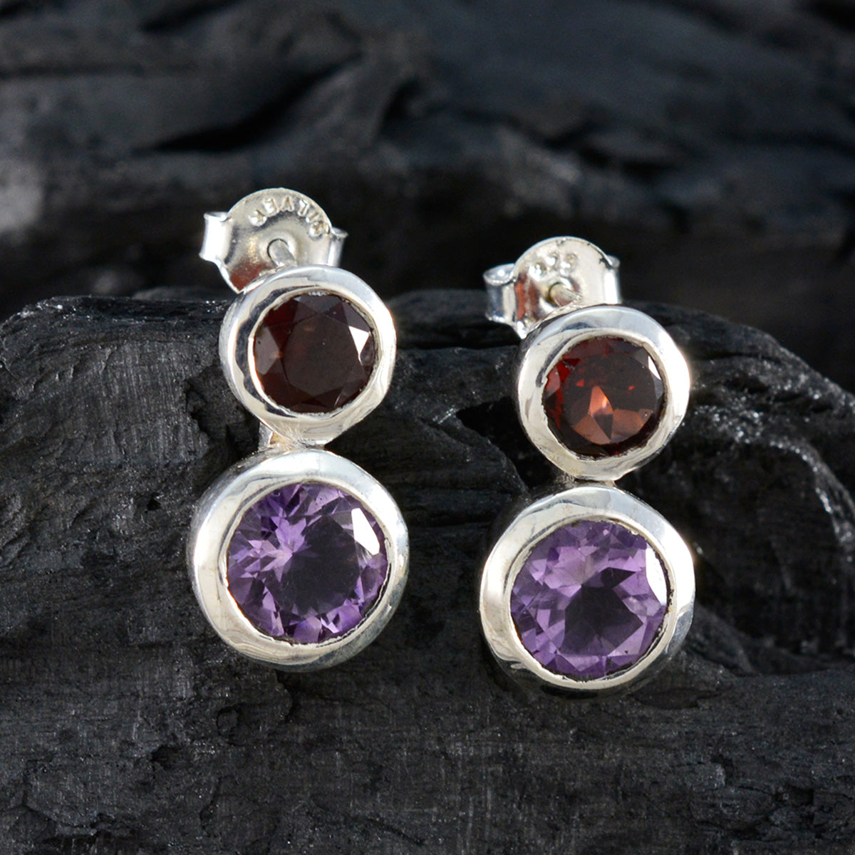 Renata multicolor Mid weight Toi et Moi Stud Earring