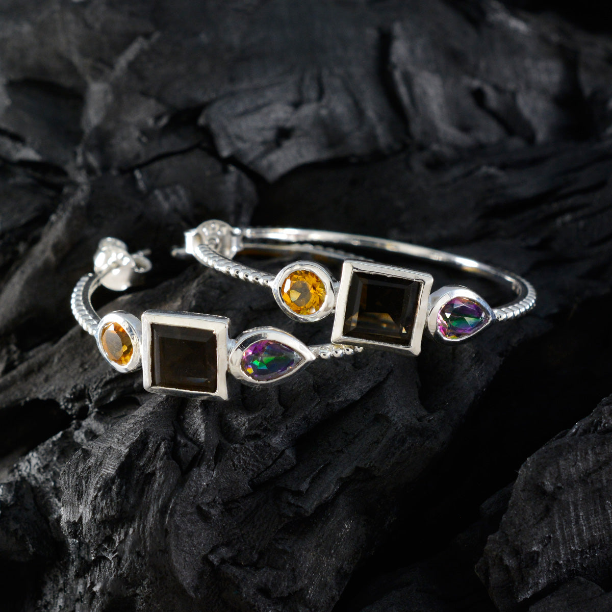 Hana multicolor Mid weight Trilogy Stud Earring