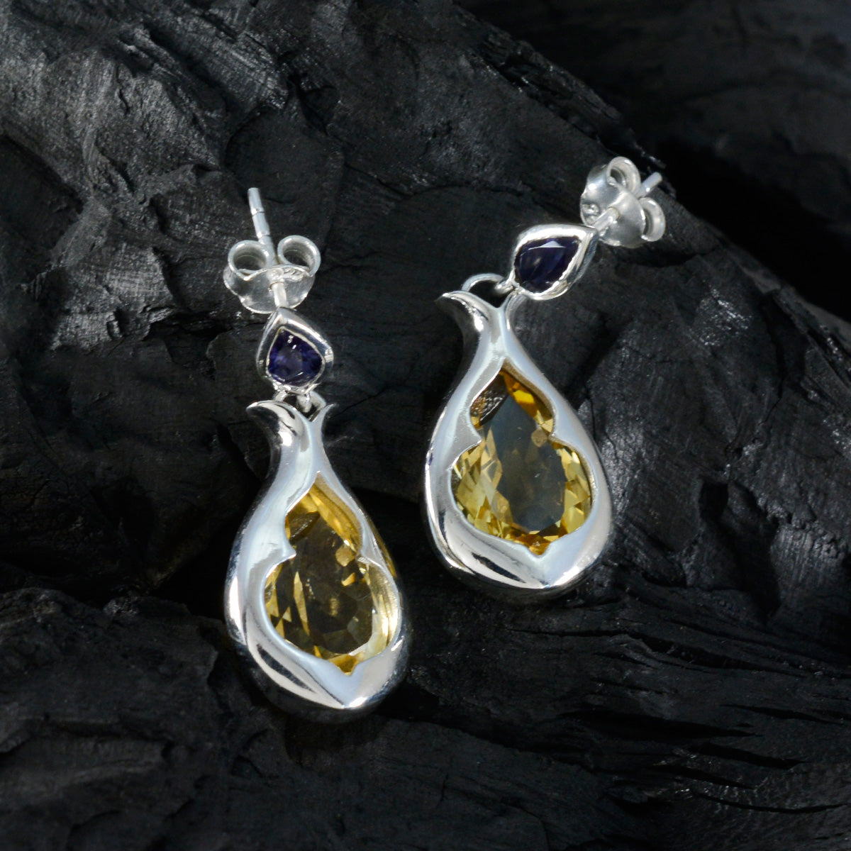 Genesis multicolor Edgy Toi et Moi Stud Earring