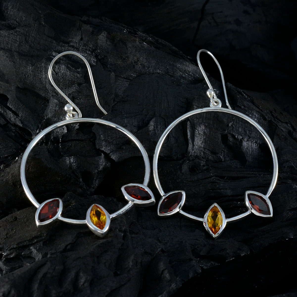 Mila multicolor Minimal Trilogy Dangle Earring