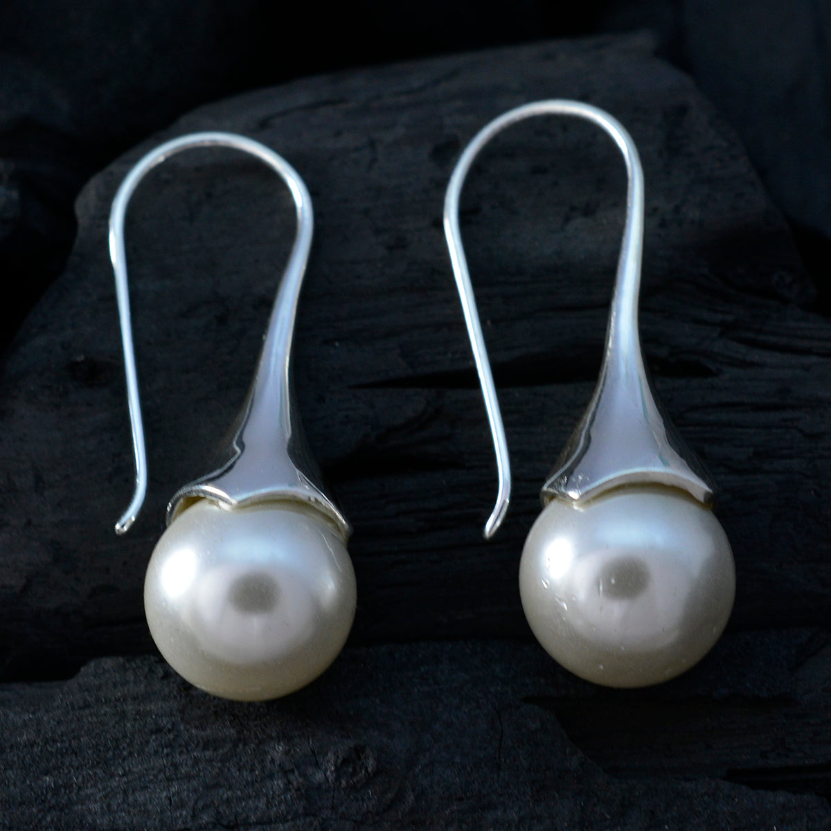 Cecilia White Edgy Solitaire Dangle Earring