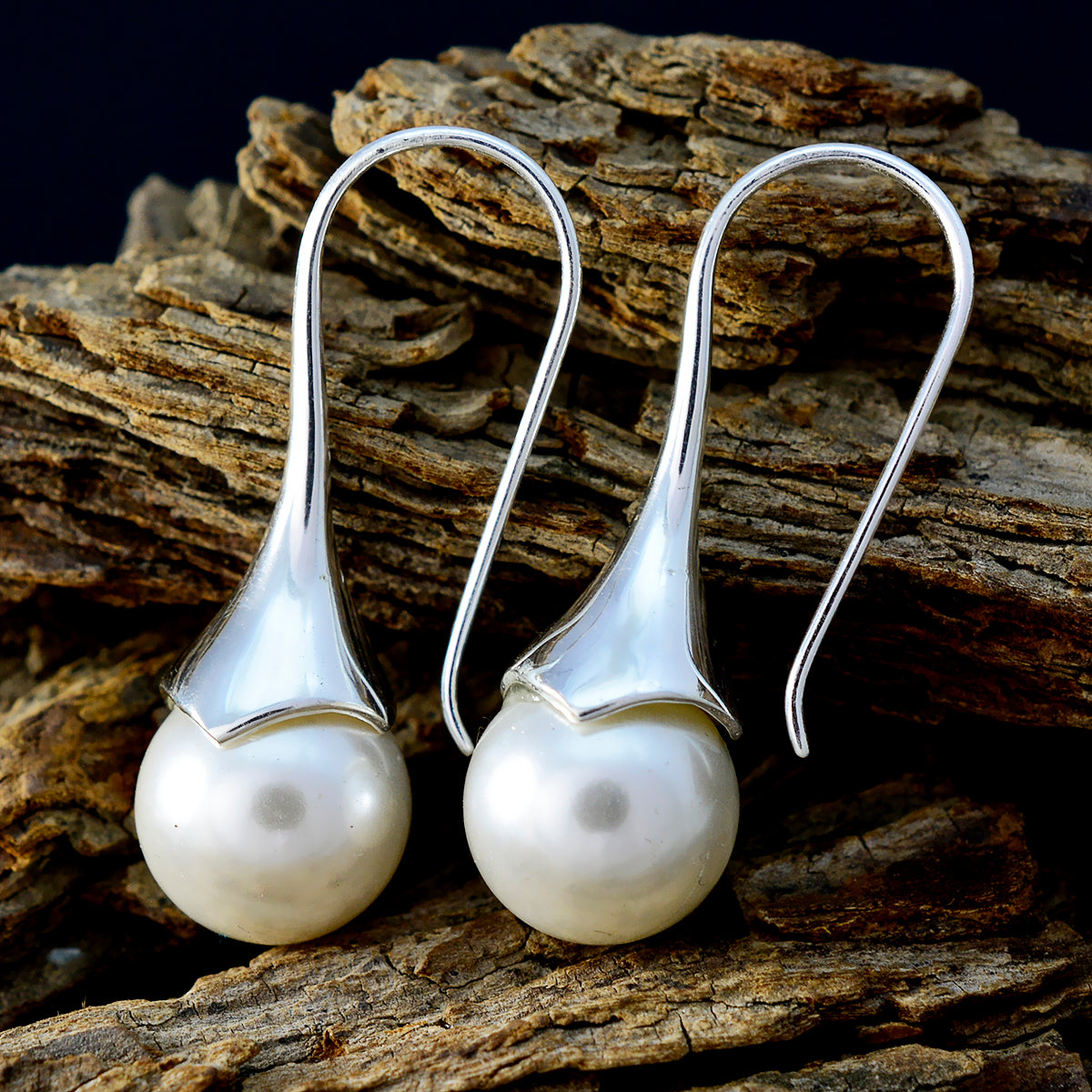 Cecilia White Edgy Solitaire Dangle Earring