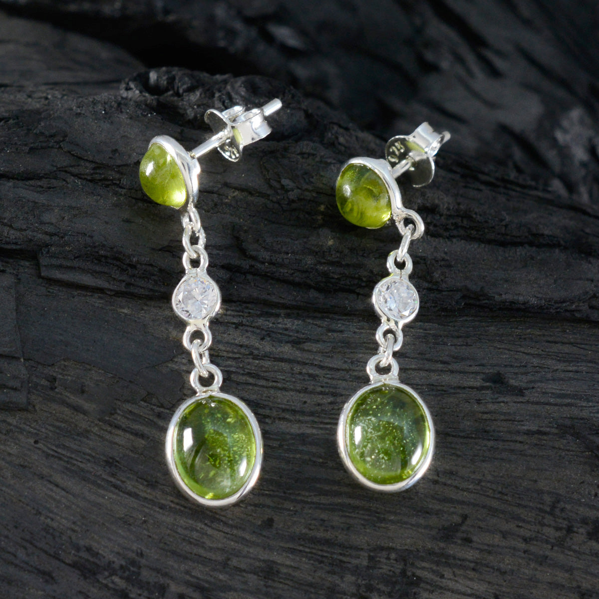 Isabella Green Delicate multiple Stud Earring