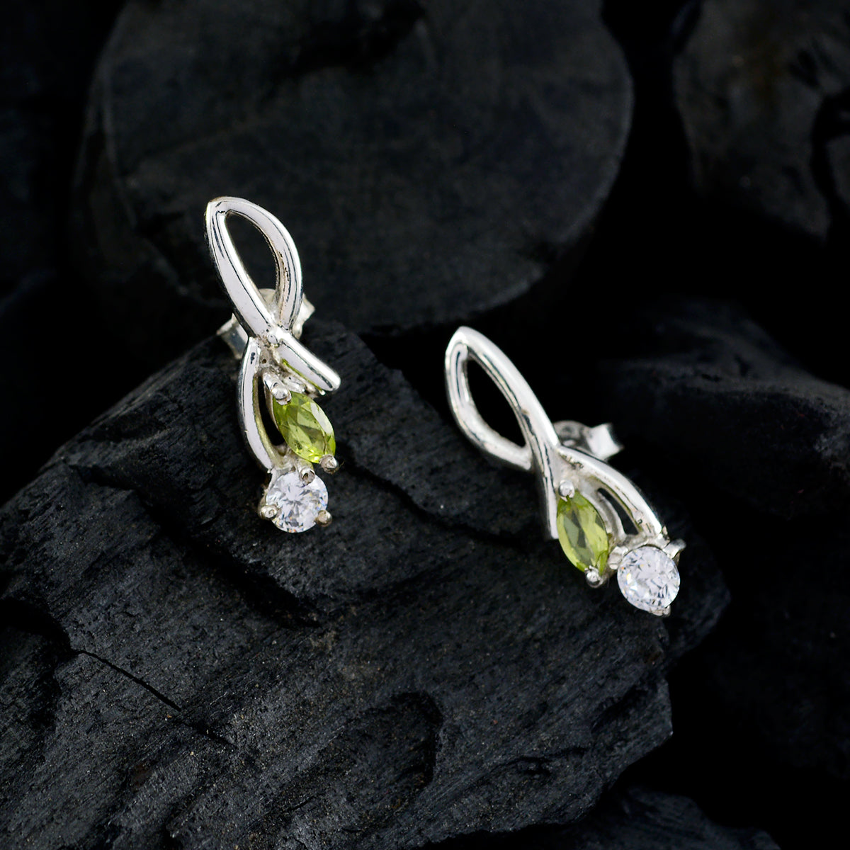 Andrea Green Delicate multiple Stud Earring