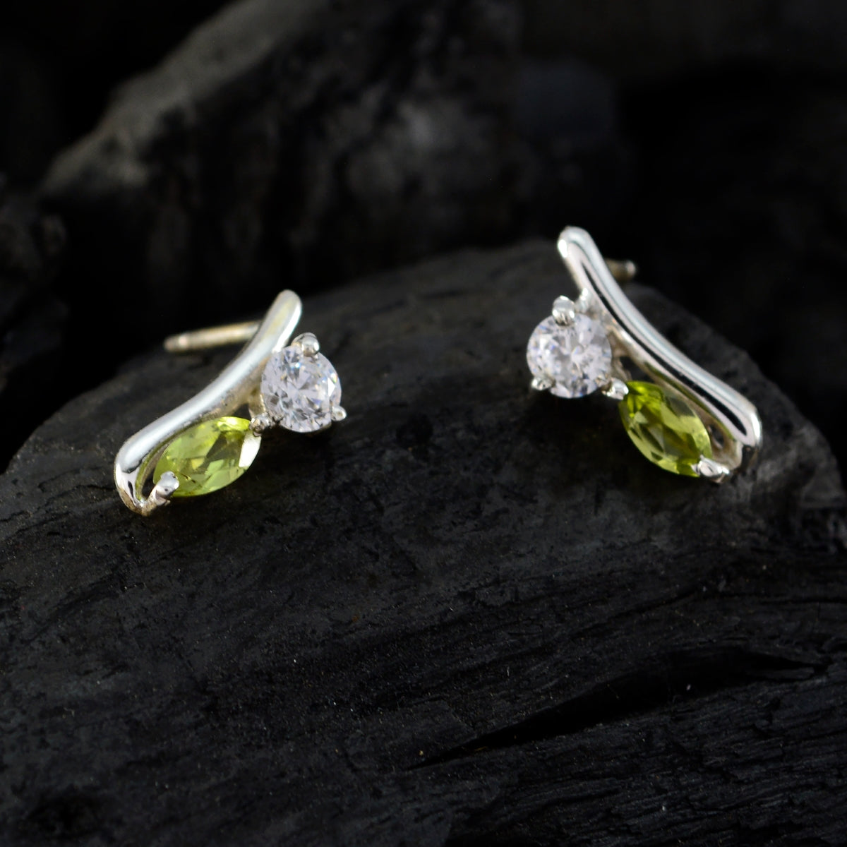 Milagros Green Minimalist multiple Stud Earring