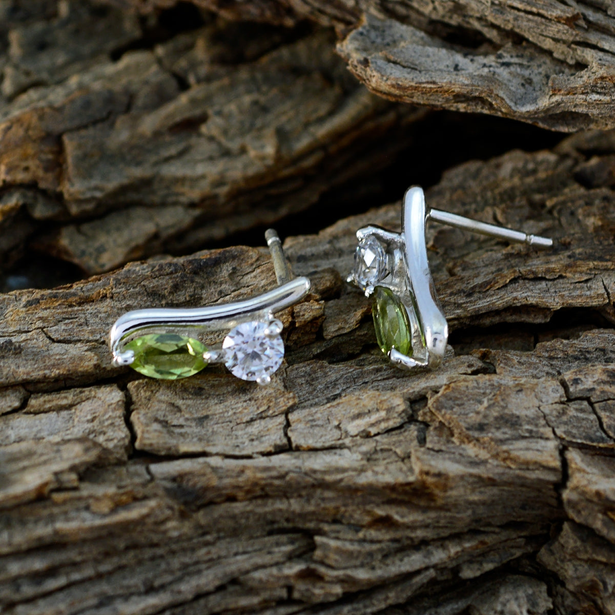 Milagros Green Minimalist multiple Stud Earring