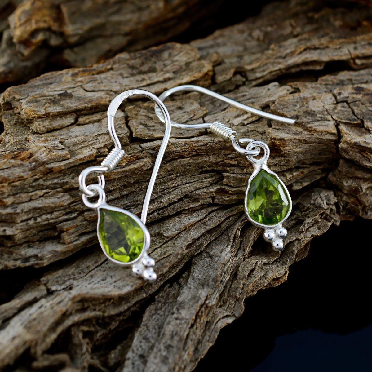 Lorena Green Elegant multiple Dangle Earring