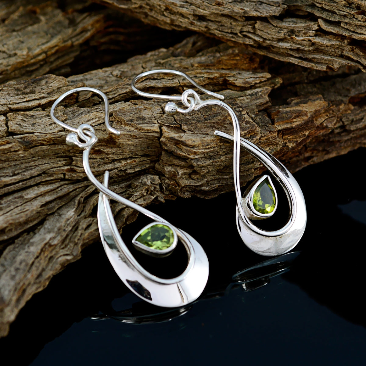 Agnes Green Featherlight Solitaire Dangle Earring
