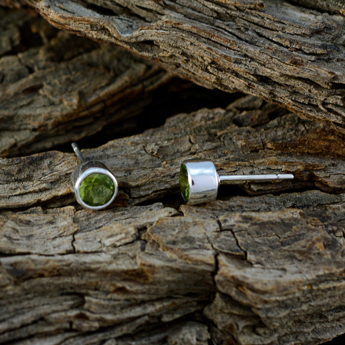 Freya Green Elegant Solitaire Stud Earring