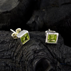 Giulia Green Elegant Solitaire Stud Earring