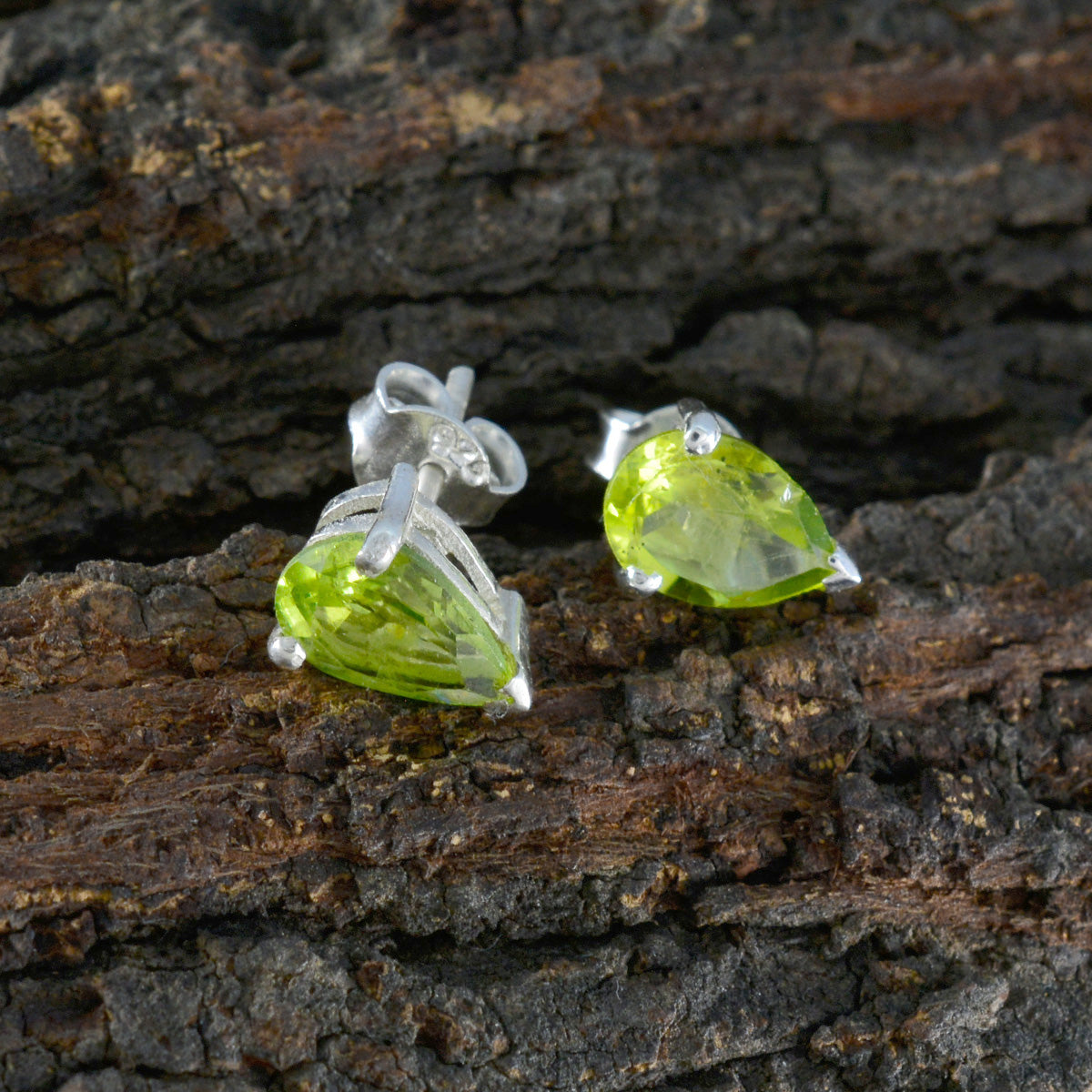 Dayana Green Dainty Solitaire Stud Earring