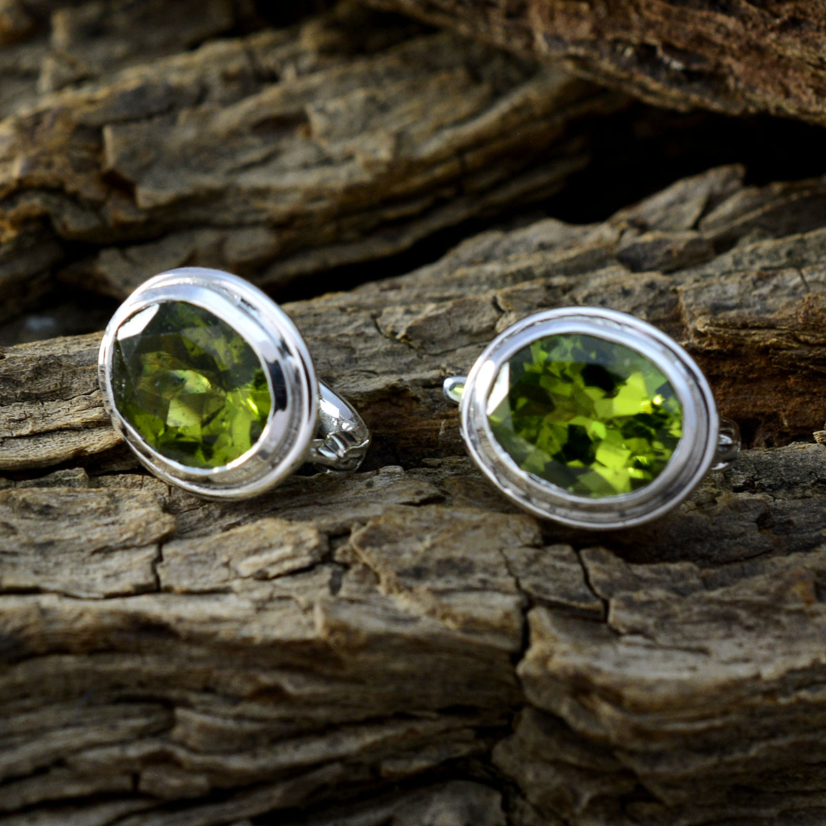 Hannah Green Dainty Solitaire Stud Earring