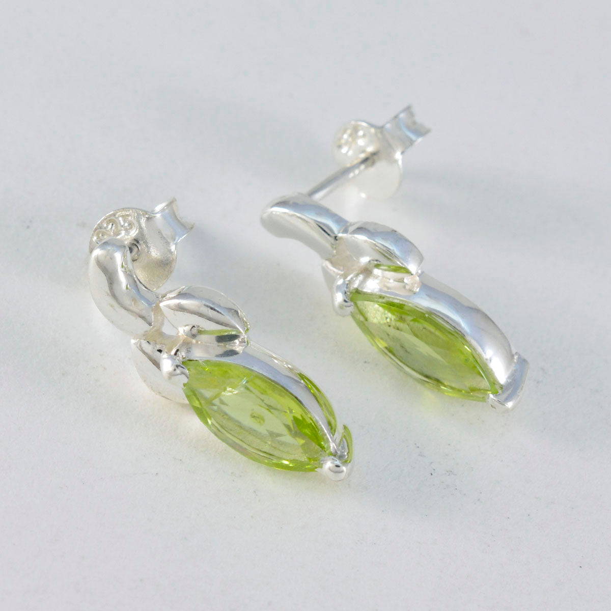 Sara Green Dainty Solitaire Stud Earring