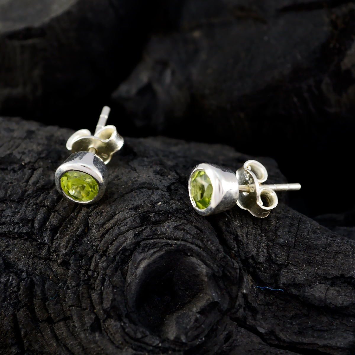 Ida Green Elegant Solitaire Stud Earring