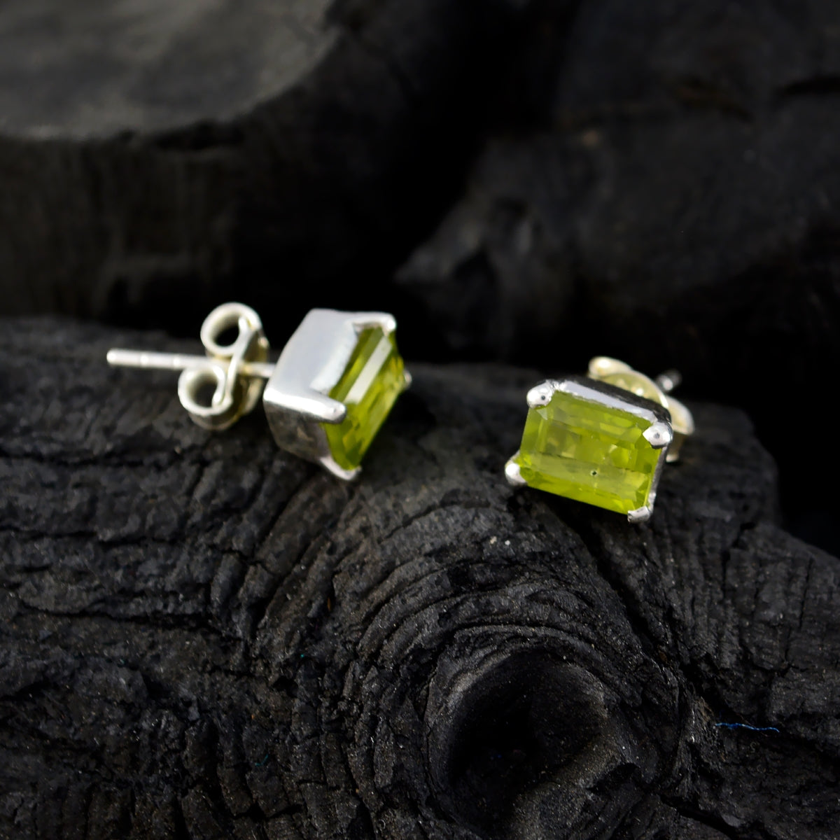 Yuna Green Delicate Solitaire Stud Earring