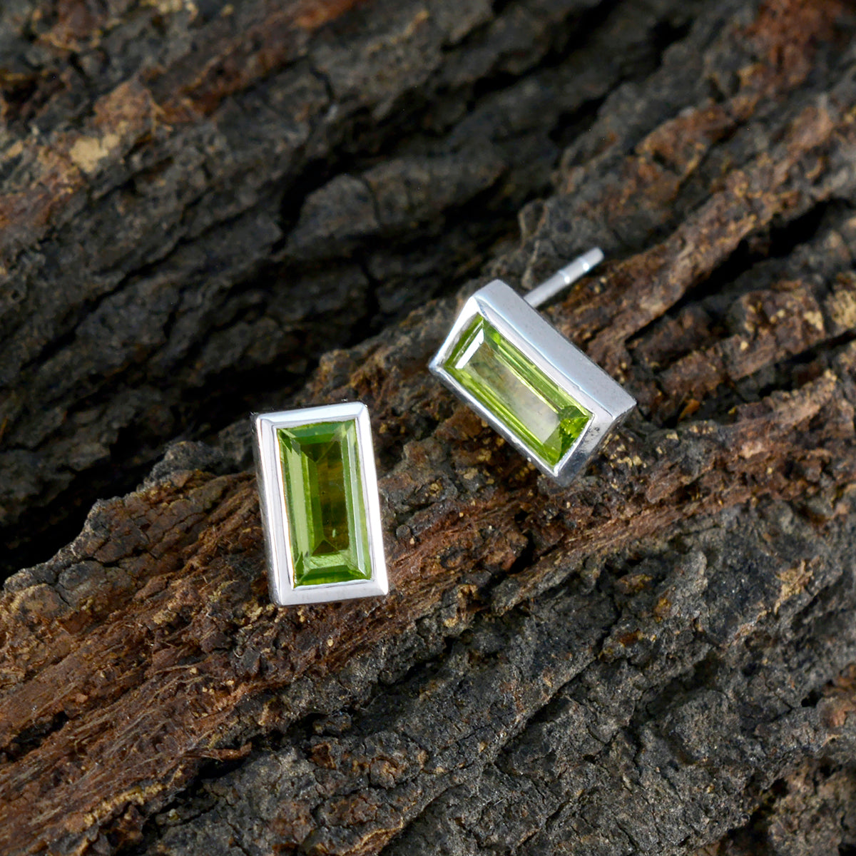 Hannah Green Delicate Solitaire Stud Earring