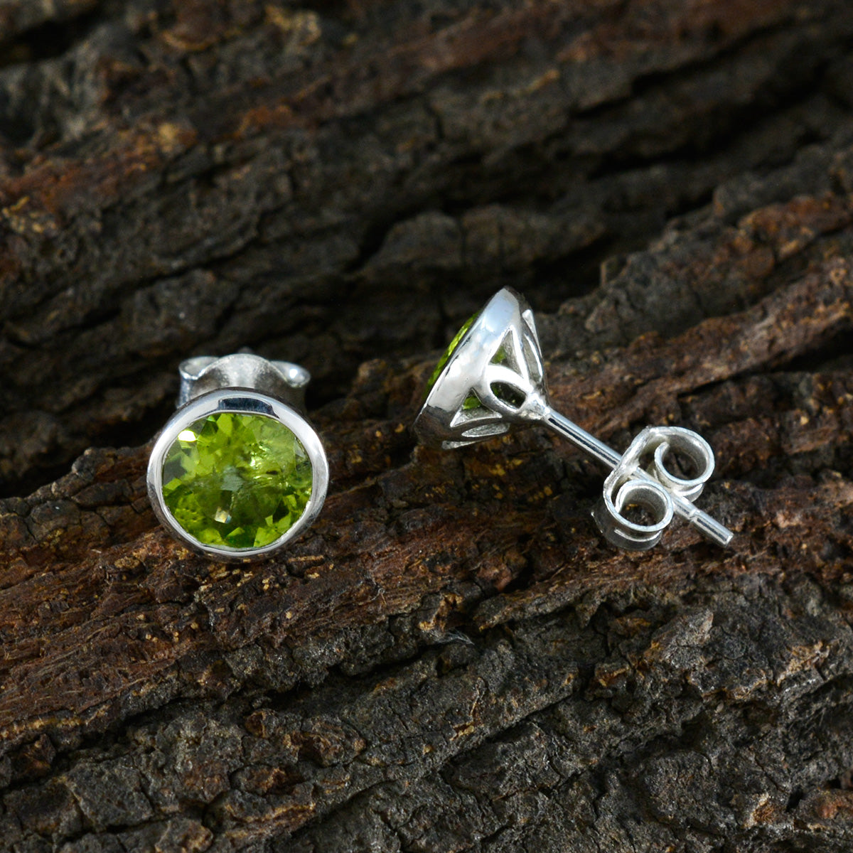 Zoe Green Delicate Solitaire Stud Earring