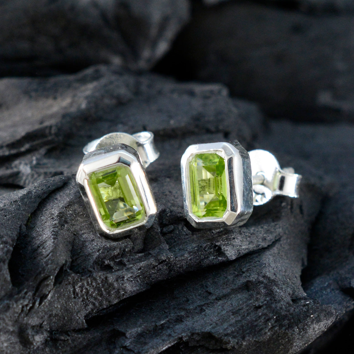 Mariana Green Elegant Solitaire Stud Earring