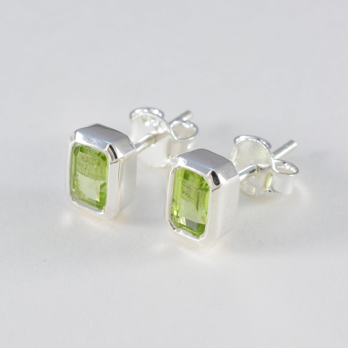 Mariana Green Elegant Solitaire Stud Earring