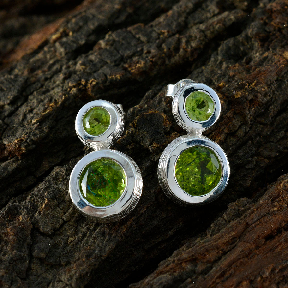 Ellie Green Minimal Toi et Moi Stud Earring