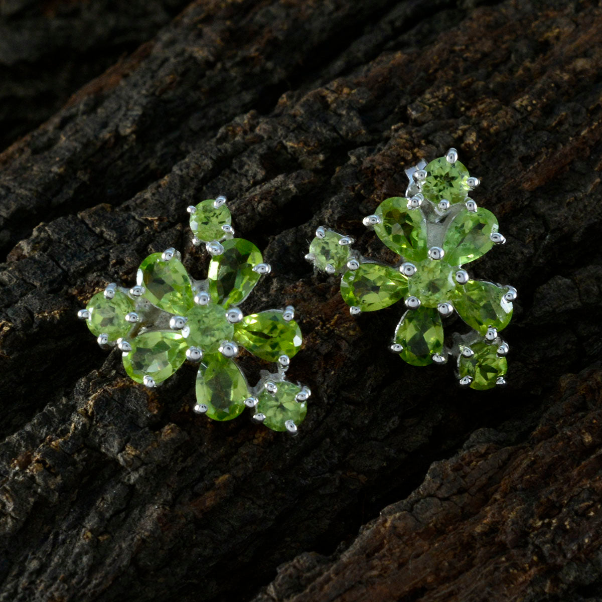 Hannah Green Minimal multiple Stud Earring