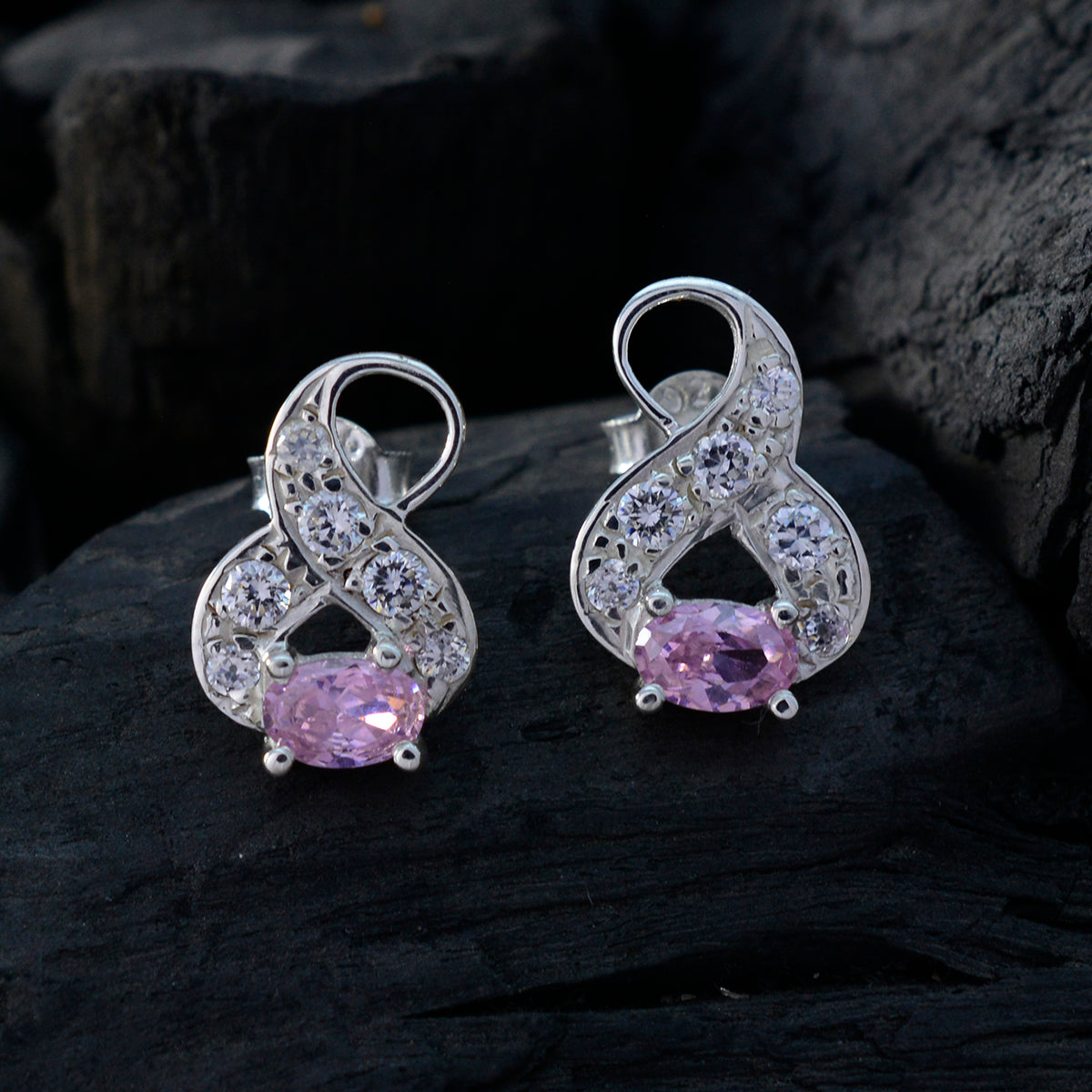 Riley Pink Delicate multiple Stud Earring