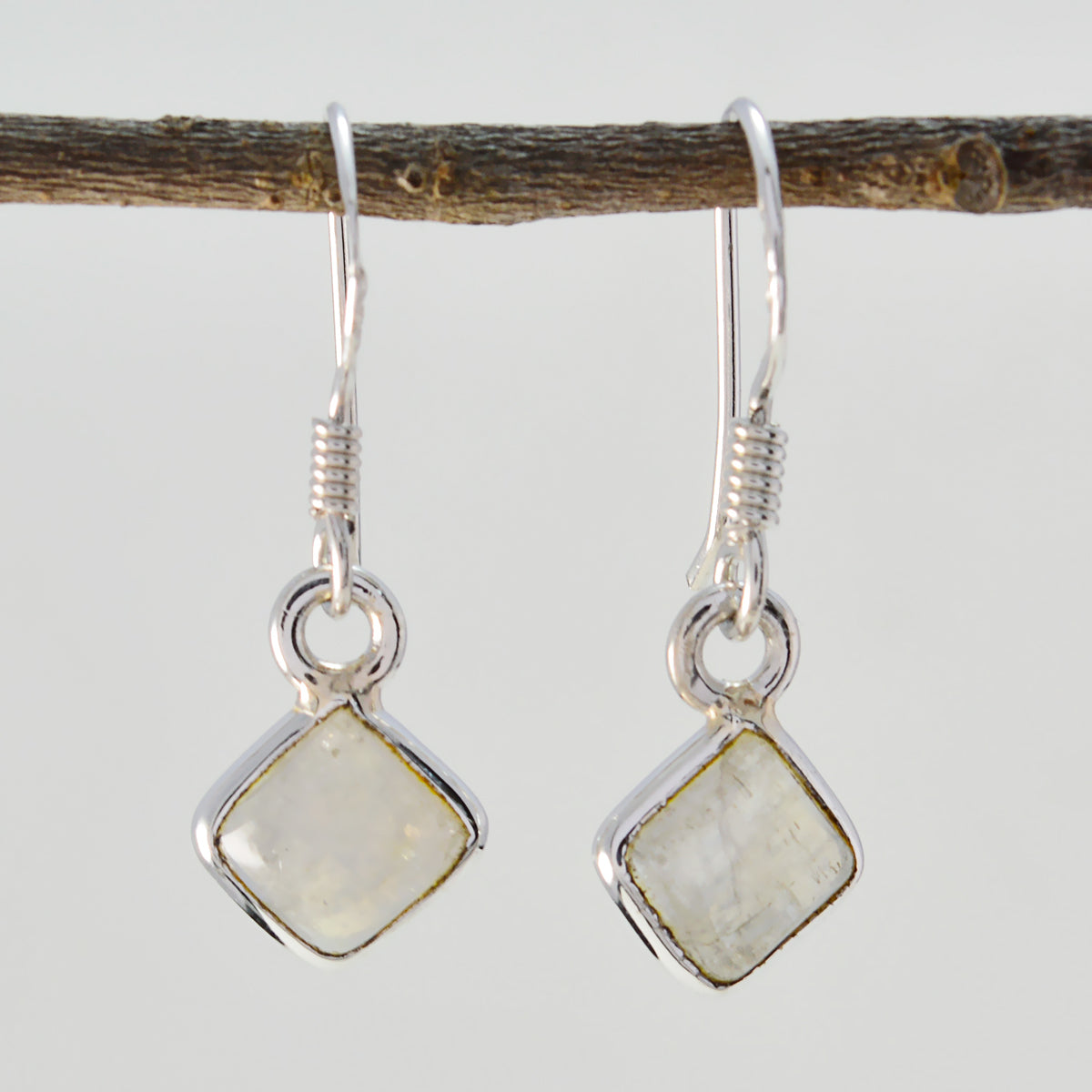 Min seo White Minimalist multiple Dangle Earring