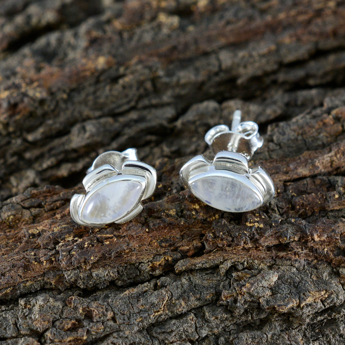 Luisa White Elegant Solitaire Stud Earring