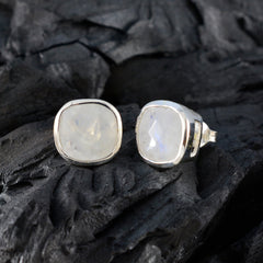 Milagros White Featherlight Solitaire Stud Earring
