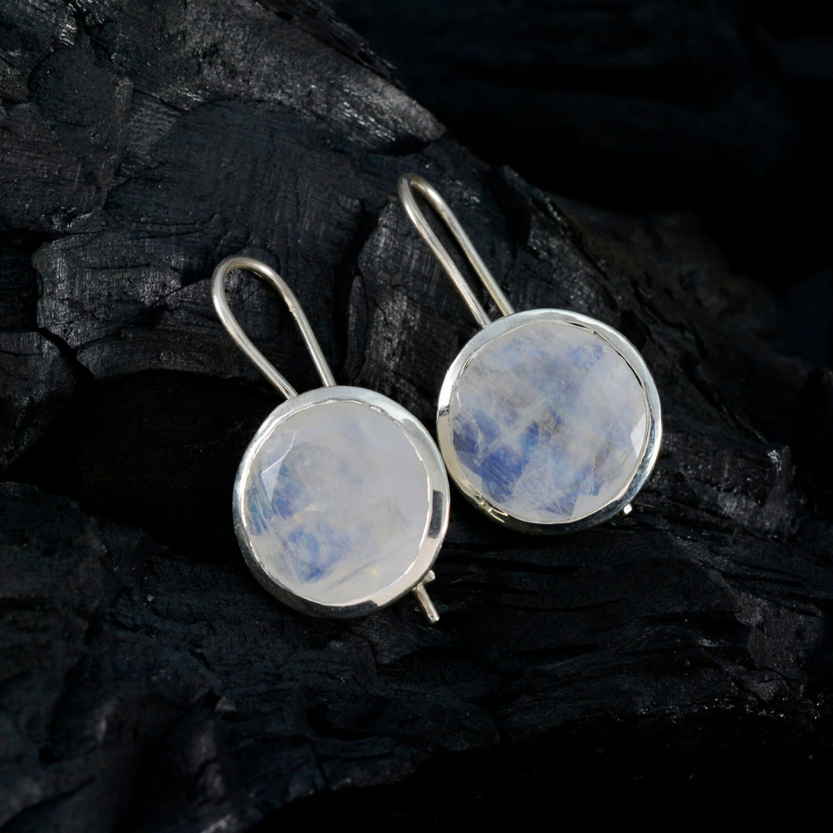 Alina White Eye catching Solitaire Dangle Earring