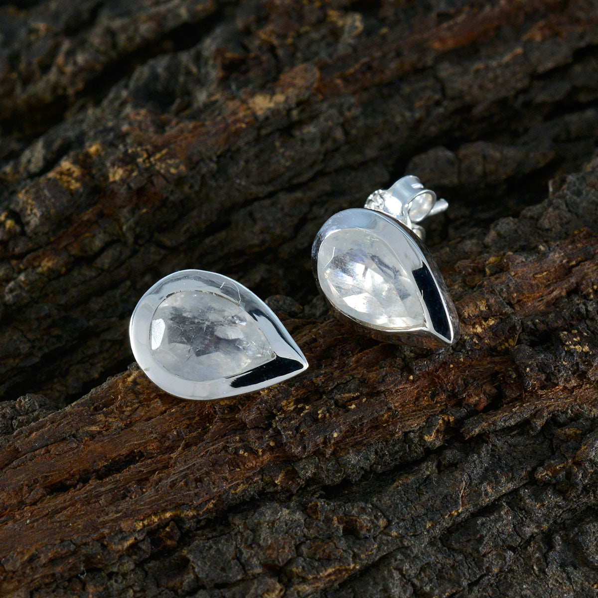 Antonia White Delicate Solitaire Stud Earring