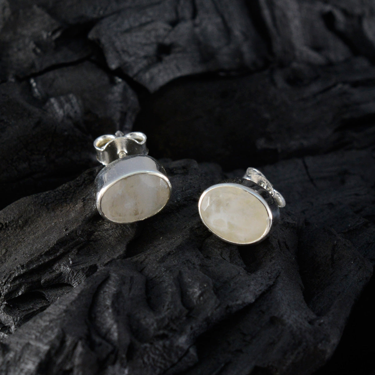 Bianca White Delicate Solitaire Stud Earring