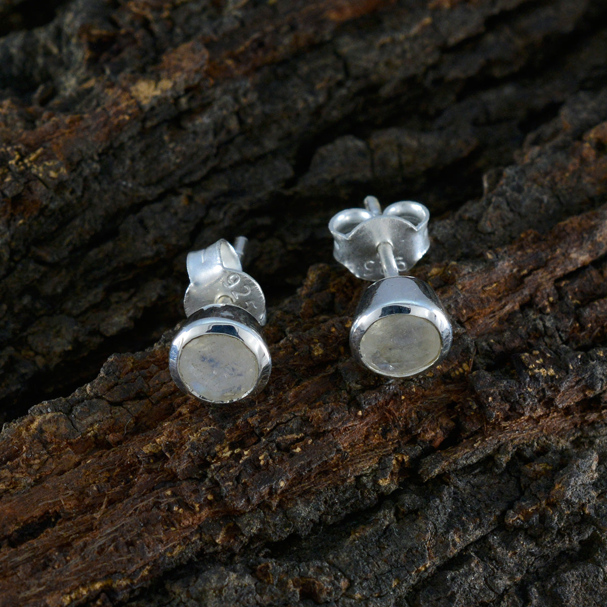 Clara White Delicate Solitaire Stud Earring