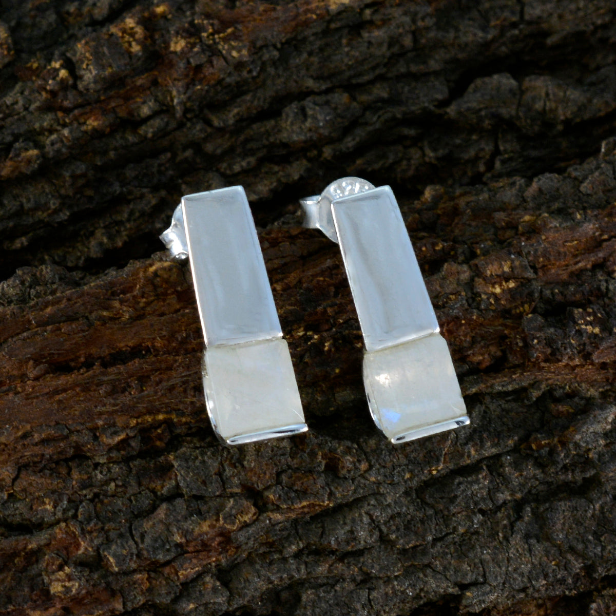 Luna White Dainty Solitaire Stud Earring
