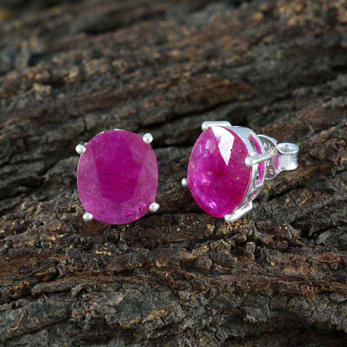 Rosa Red Dainty Solitaire Stud Earring