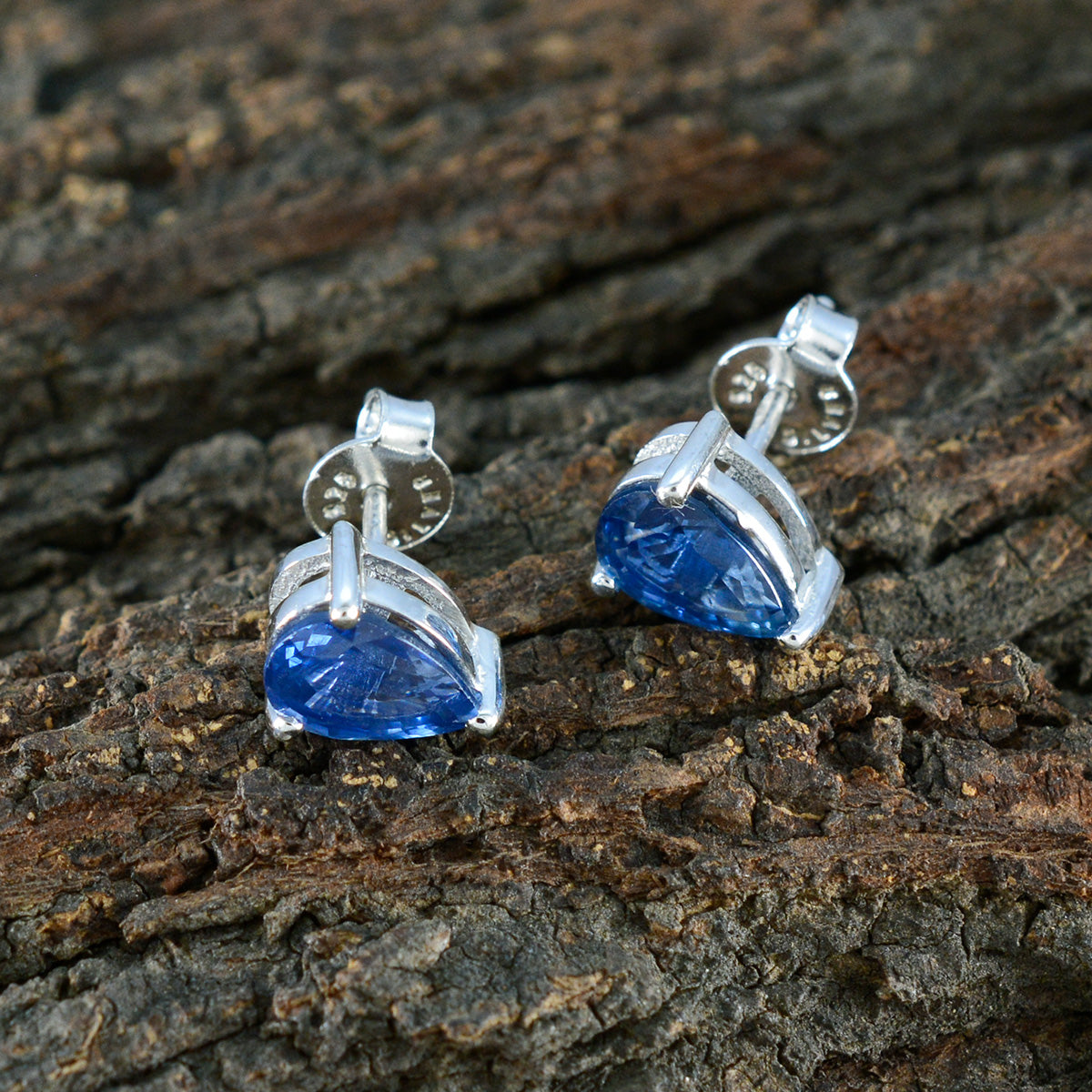 Seo yeon Blue Delicate Solitaire Stud Earring