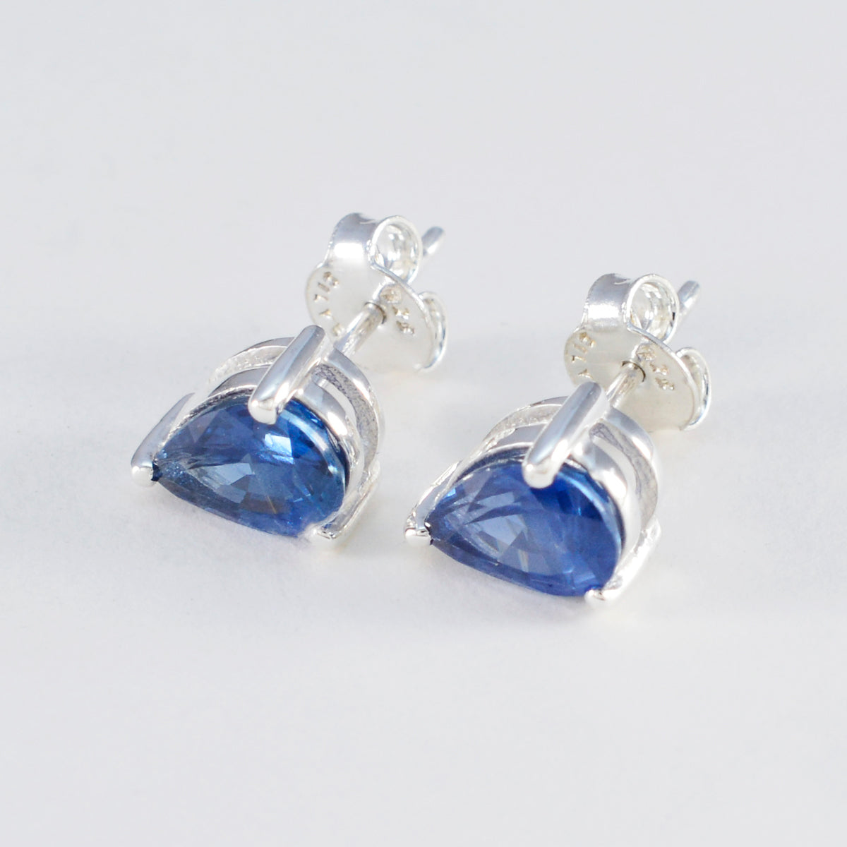 Seo yeon Blue Delicate Solitaire Stud Earring