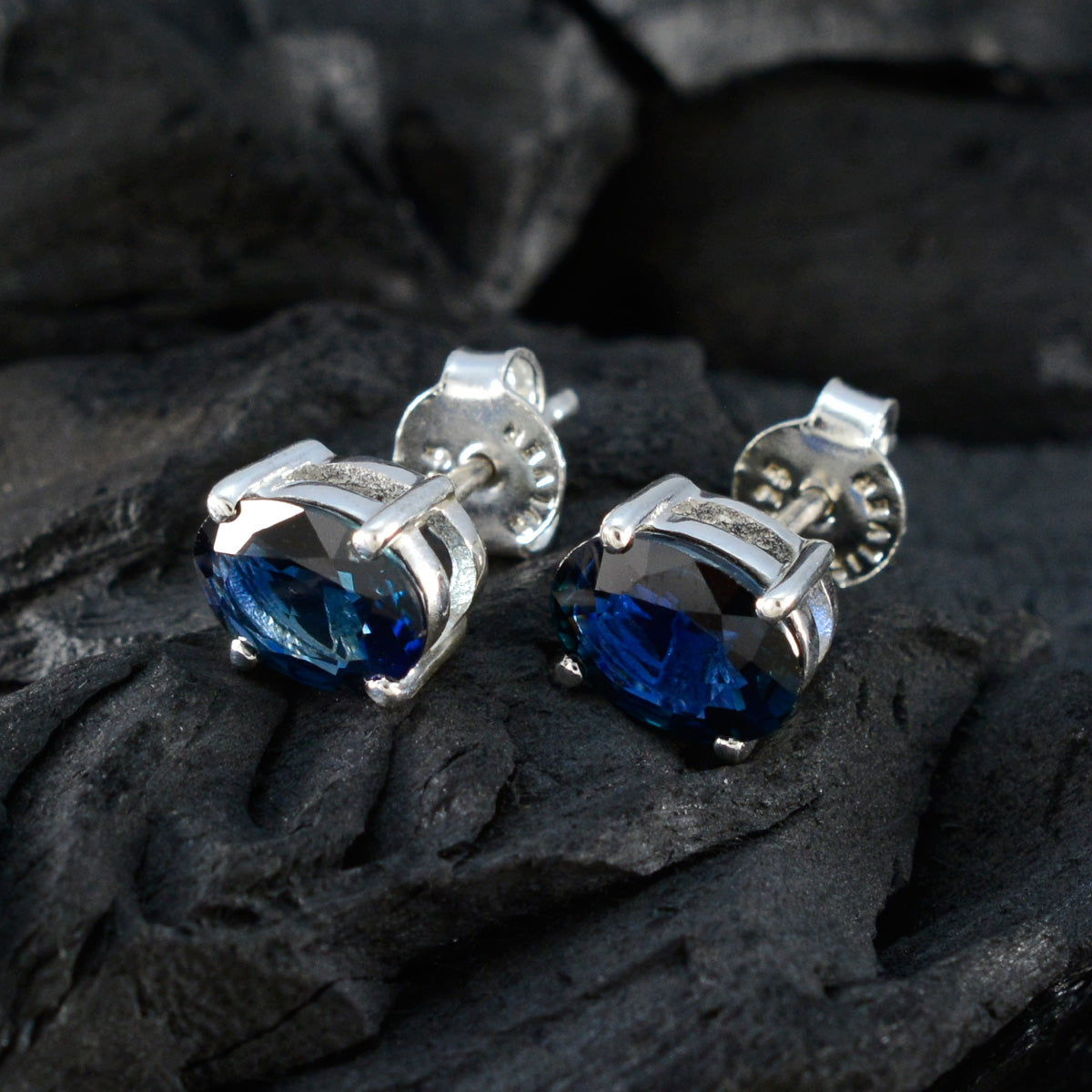 Yan Blue Delicate Solitaire Stud Earring