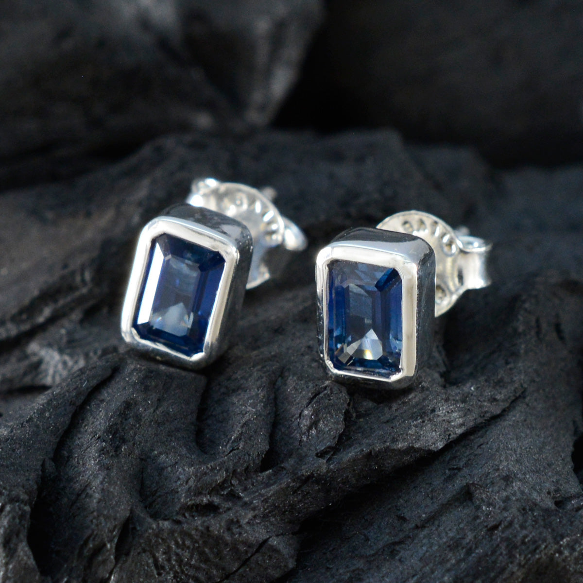 Natalia Blue Elegant Solitaire Stud Earring