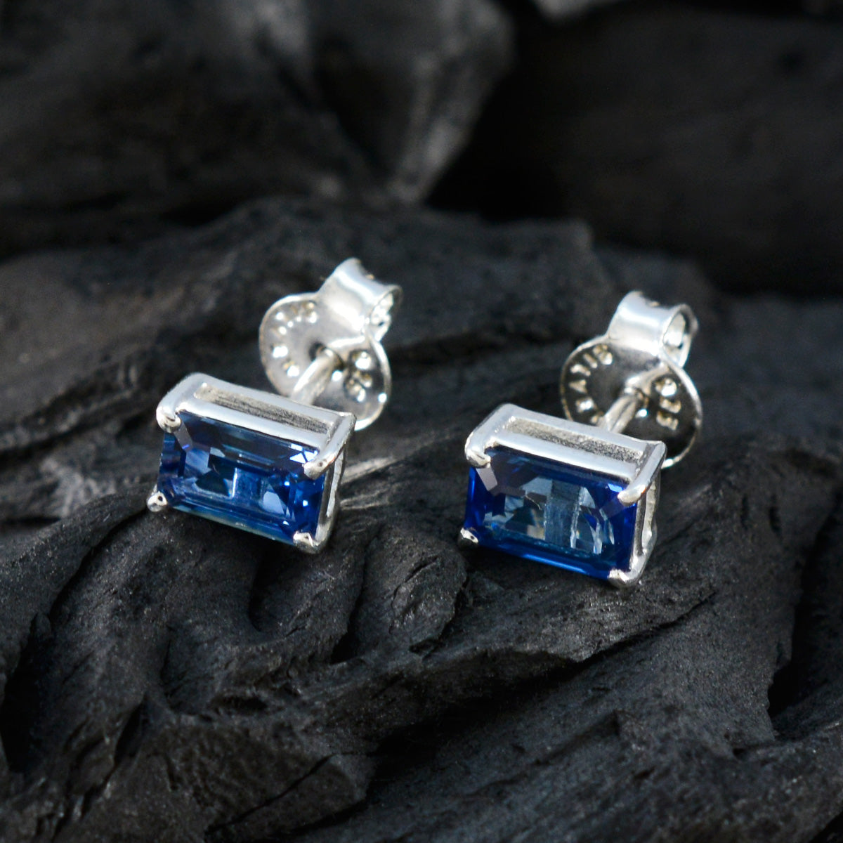 Paula Blue Elegant Solitaire Stud Earring