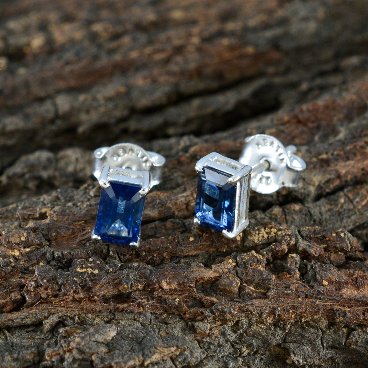 Paula Blue Elegant Solitaire Stud Earring