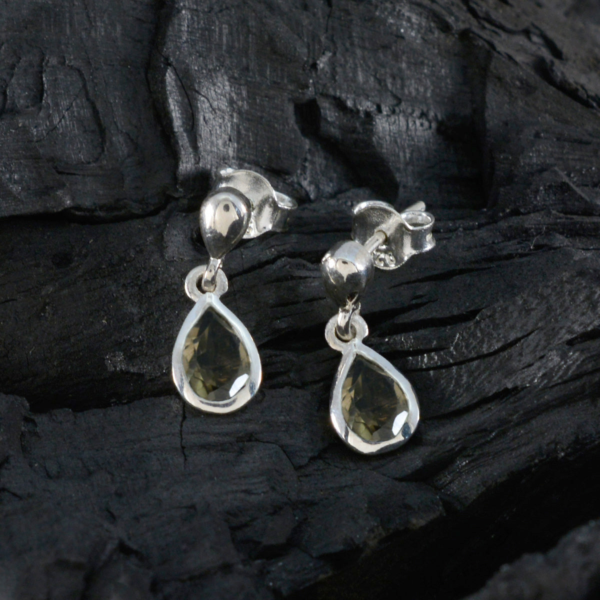 Yasmin Brown Elegant Solitaire Stud Earring