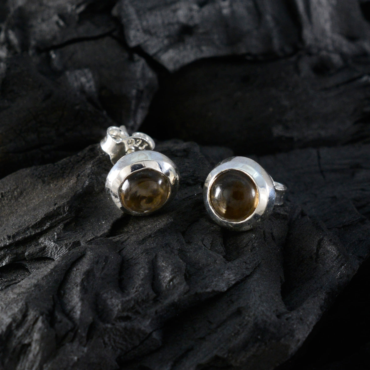Emma Brown Delicate Solitaire Stud Earring